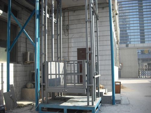 产品展厅 >上海厂家定制液压升降货梯导轨式升降平台链条式升降机